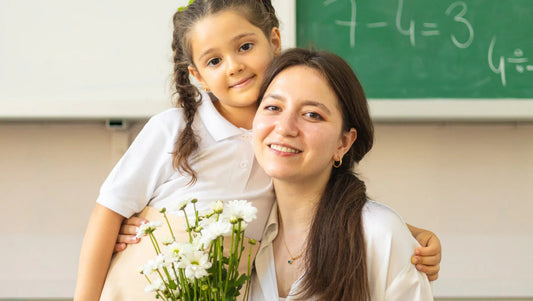 Thai Teacher Appreciation Day: The Meaning of Flowers in the Wai Kru Ceremony - BestBloomBuddy