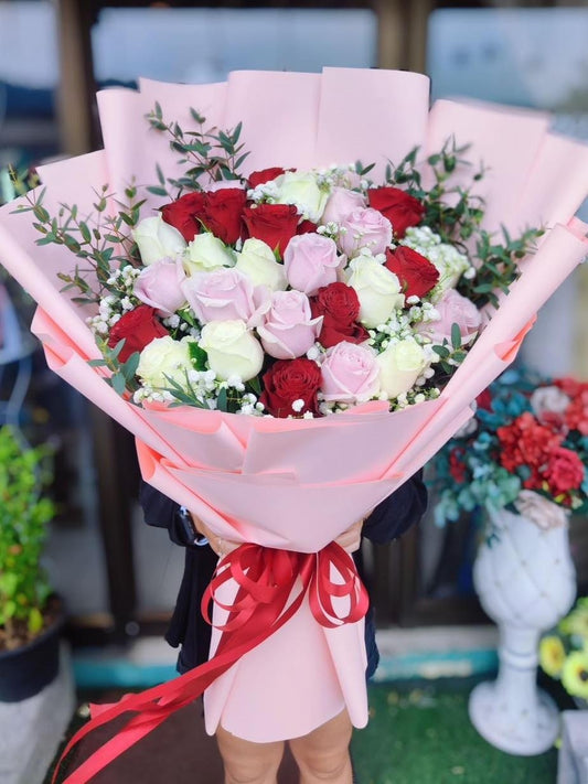 Rose Quartz Charm - 30 Mixed Roses Bouquet - BestBloomBuddy