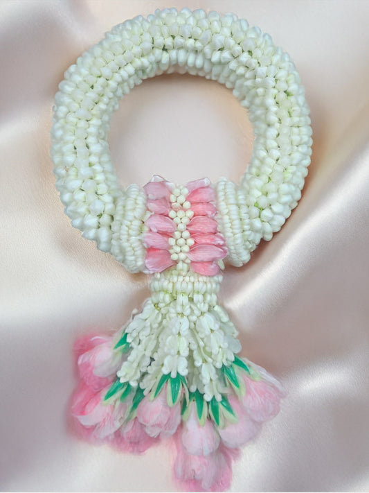 Tourmaline Blessing - Fresh Flower Garland (พวงมาลัยดอกไม้สด) - BestBloomBuddy