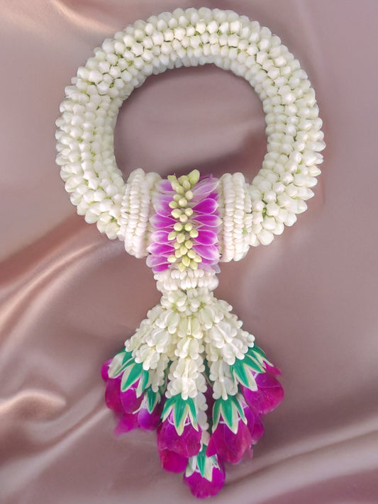 Amethyst Blessing - Fresh Flower Garland (พวงมาลัยดอกไม้สด) - BestBloomBuddy