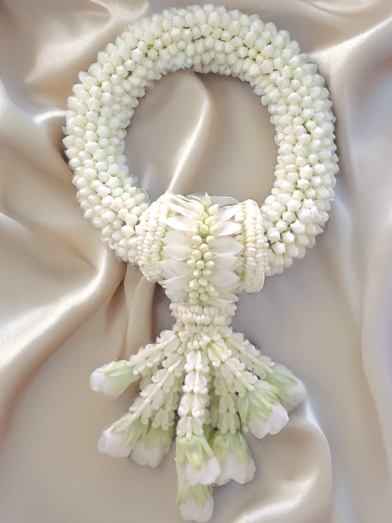 Pearl Blessing - Fresh Flower Garland (พวงมาลัยดอกไม้สด) - BestBloomBuddy