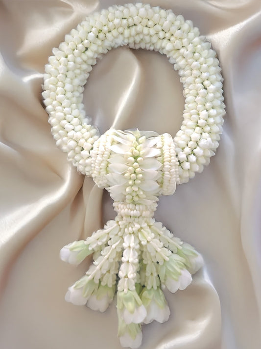 Pearl Blessing - Fresh Flower Garland (พวงมาลัยดอกไม้สด) - BestBloomBuddy