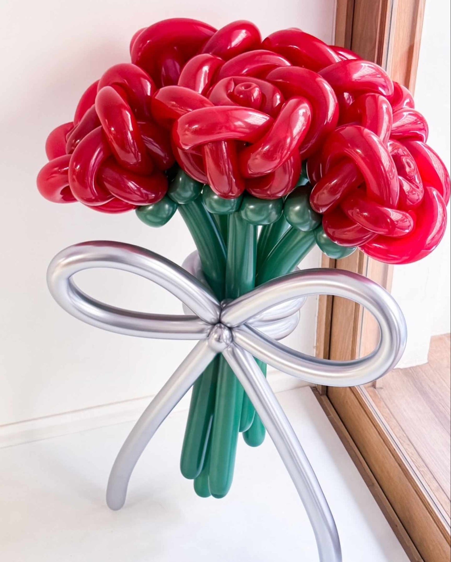 Radiant Roses – Balloon Flower Bouquet - BestBloomBuddy