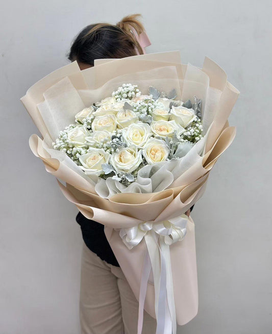 Ivory Love – 20 White Peony Roses (Garden Roses) - BestBloomBuddy