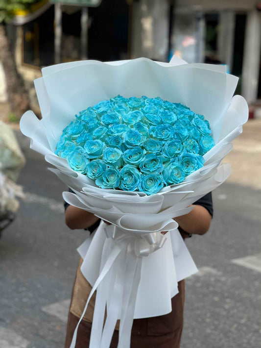 Sea Breeze – 50 Blue Roses Bouquet - BestBloomBuddy