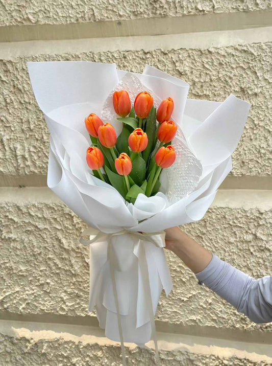Honey Kiss – 10 Orange Tulips Bouquet