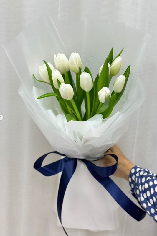 Pure Love - 10 White Tulips Bouquet - BestBloomBuddy