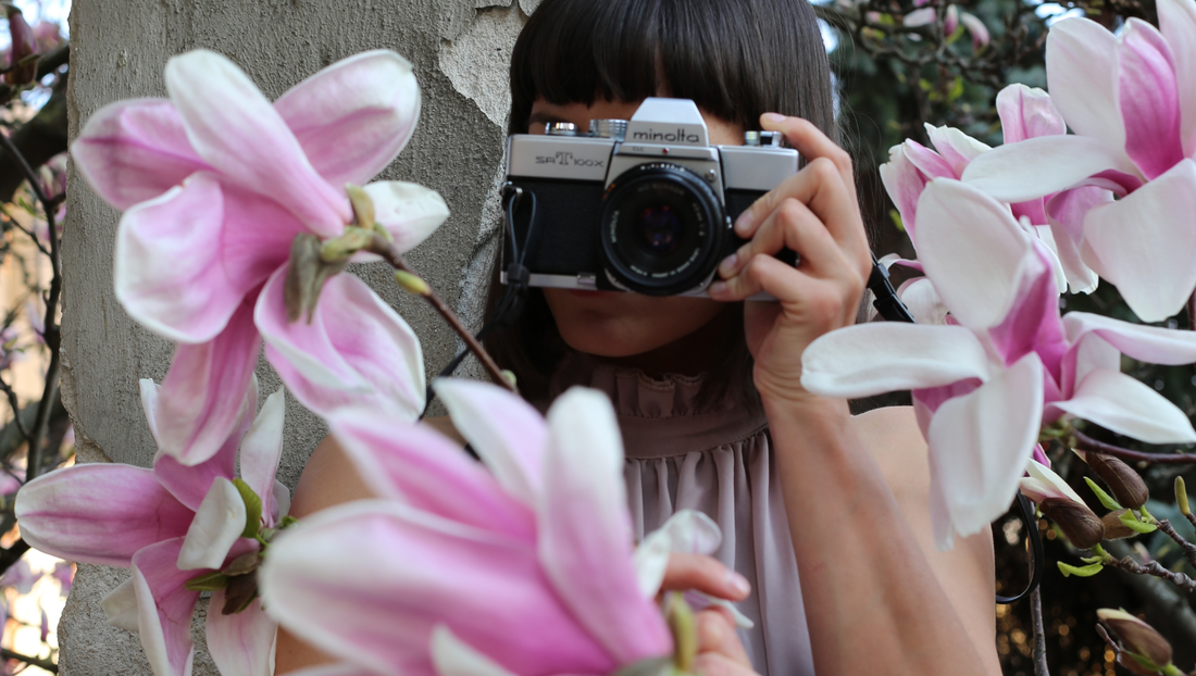 Why People Who Often Photograph Flowers Tend to Be Emotionally Sensitive