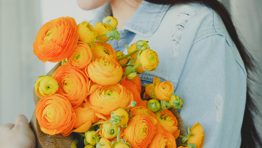 What Is Someone Thinking When They Send Flowers Without a Special Occasion?