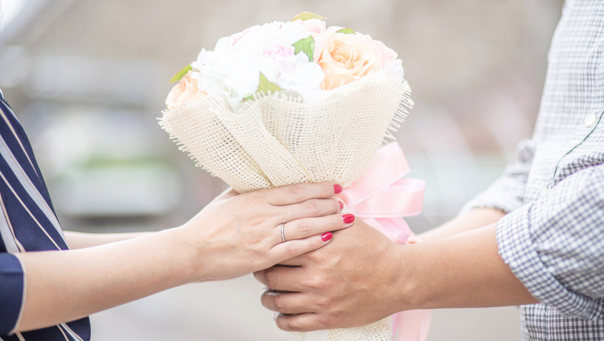Flower Guide for Thais: What to Send Loved Ones, Friends, or Elders? - BestBloomBuddy