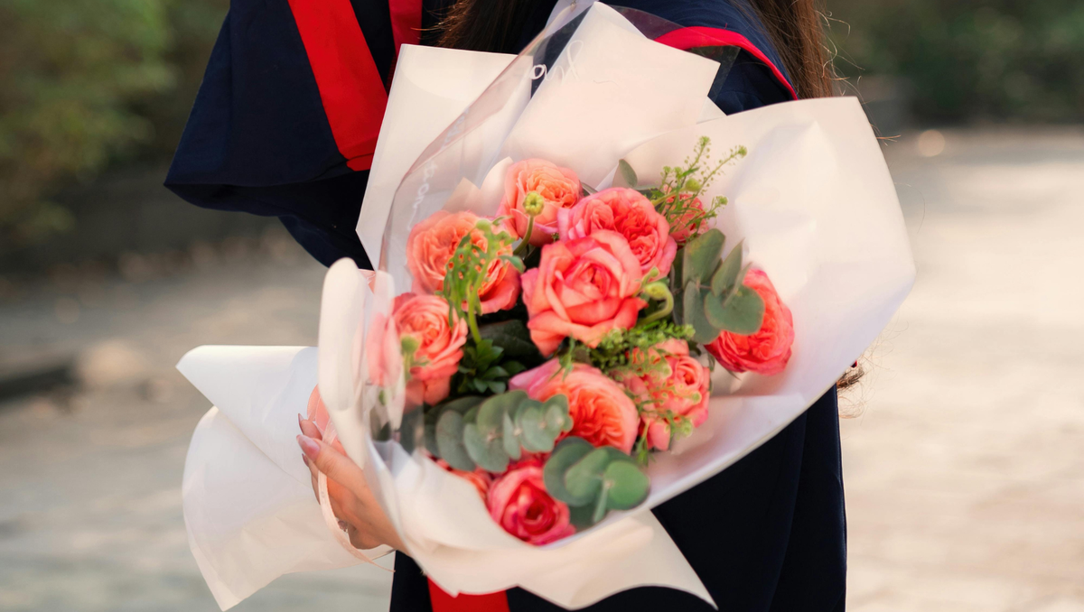 Best Graduation Flowers: What Flowers to Give for a Graduation