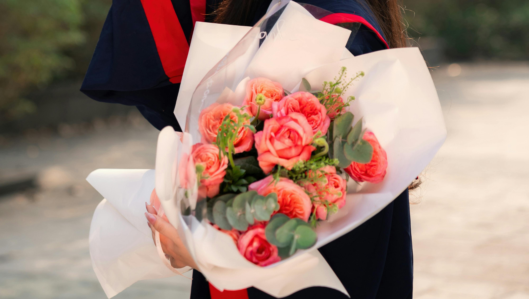 Best Graduation Flowers: What Flowers to Give for a Graduation