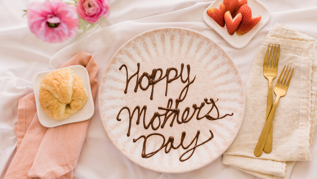 Why Thailand's Mother's Day Is Celebrated on August 12 (And the Best Flowers to Send)