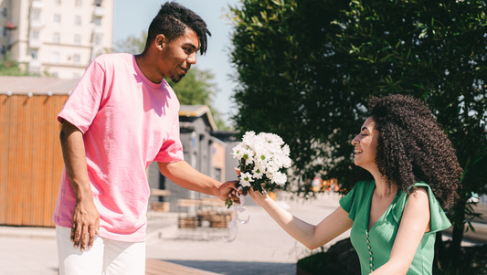 Flower Arrangements for Thai Festivals: Songkran, Mother’s Day & More