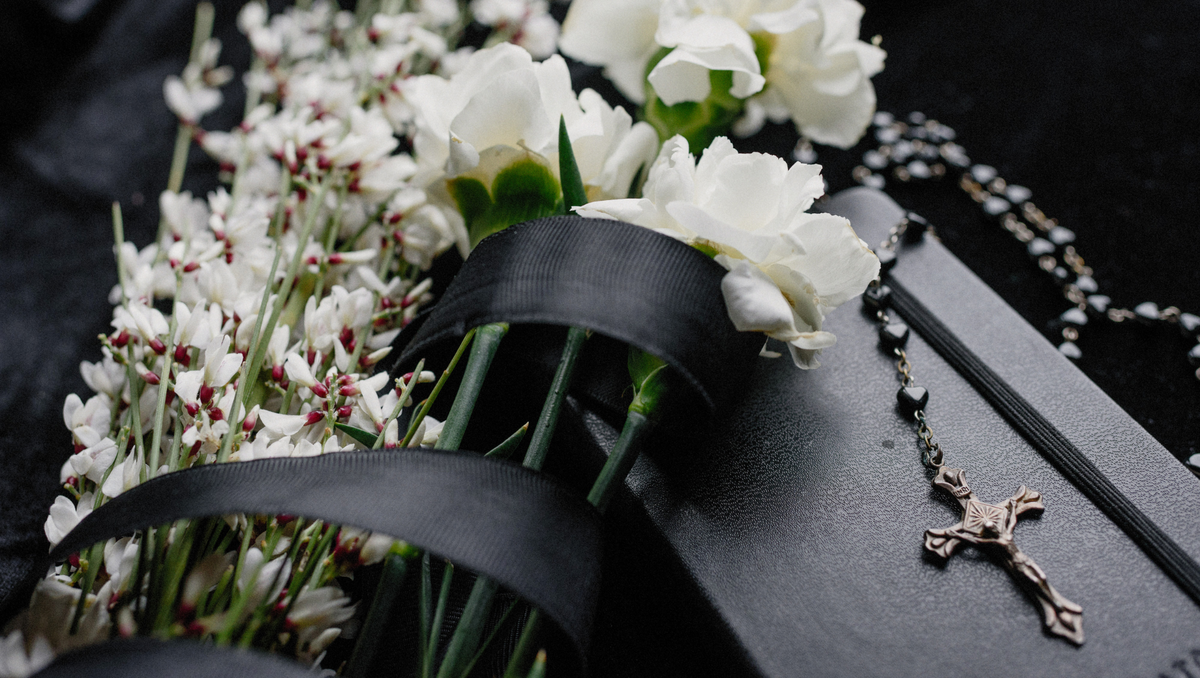 Funeral Wreaths in Thailand: The Silent Language of Farewell