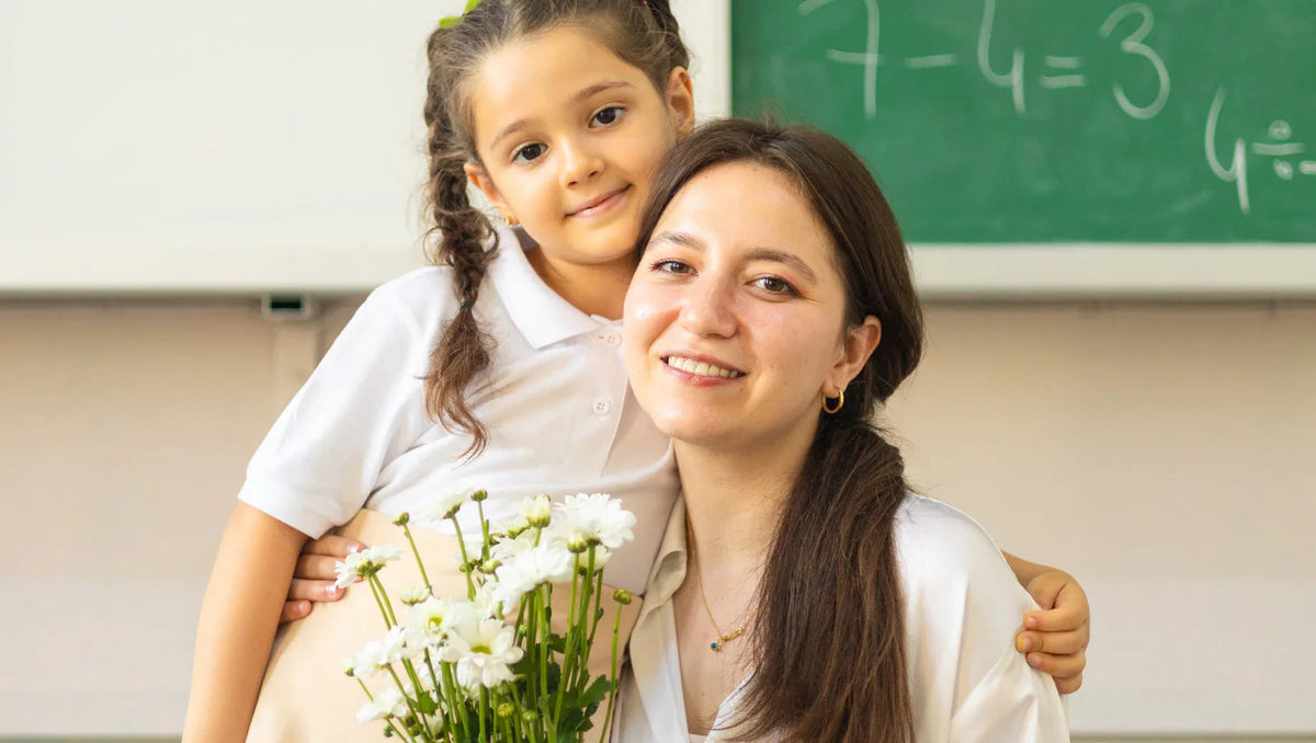 Thai Teacher Appreciation Day: The Meaning of Flowers in the Wai Kru Ceremony - BestBloomBuddy