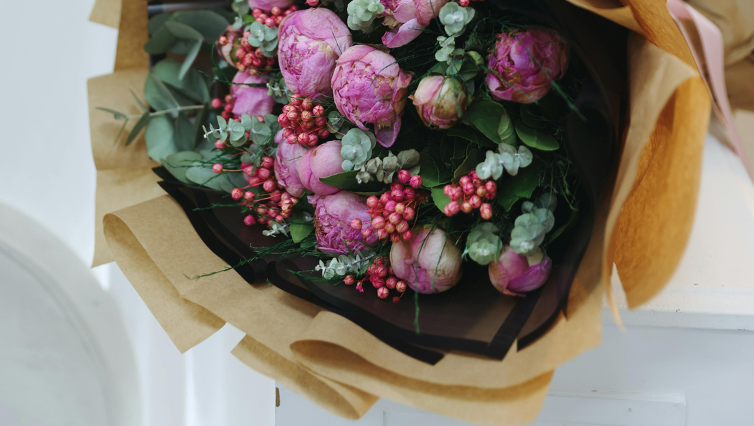 Why Do We Often Want to Send Flowers Instead of Saying “I Miss You” Directly?