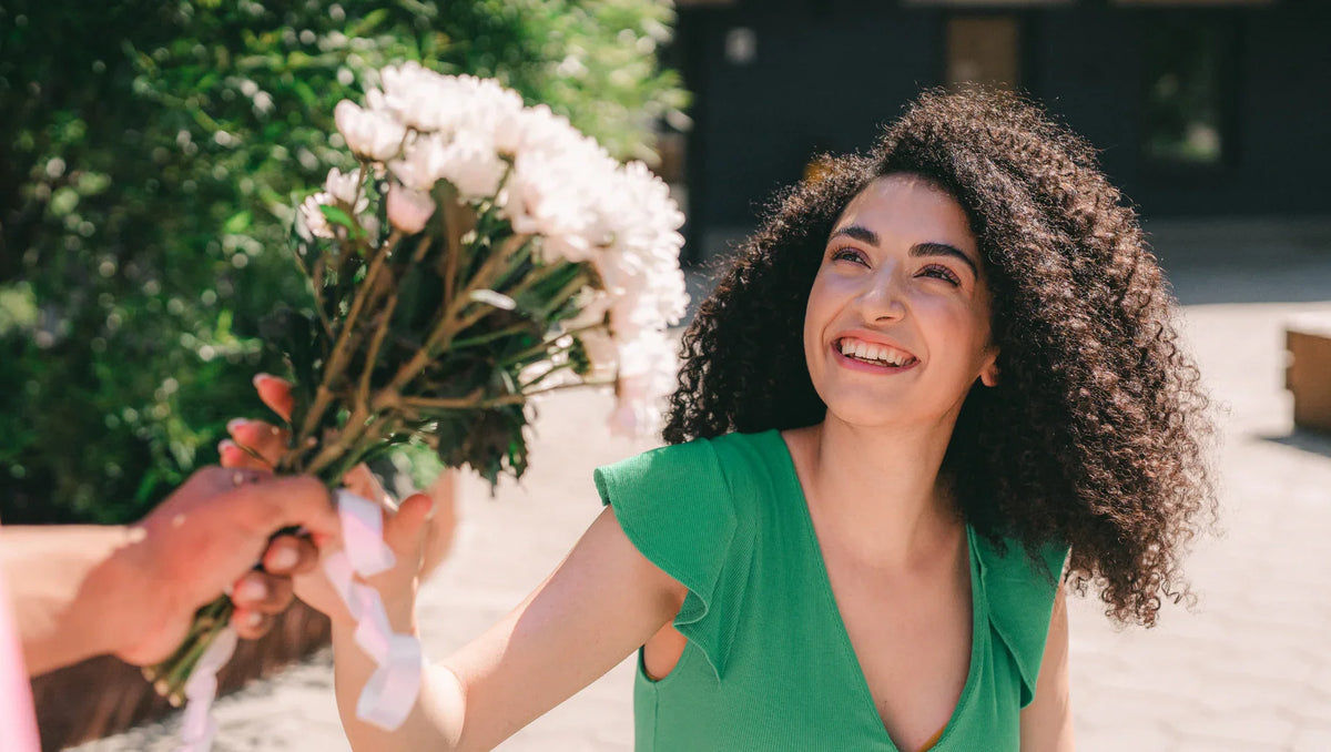 How to Send Flowers to Your Thai Girlfriend from Abroad - BestBloomBuddy