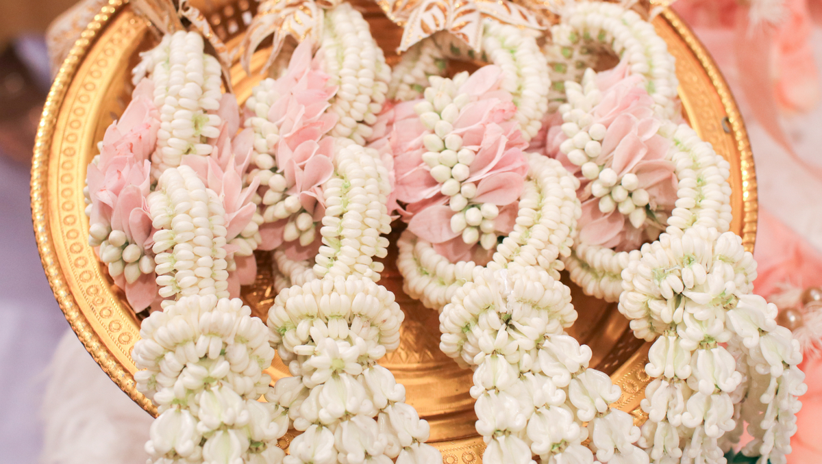 Flowers That Bring People Together: The Tradition of Thai Flower Garlands