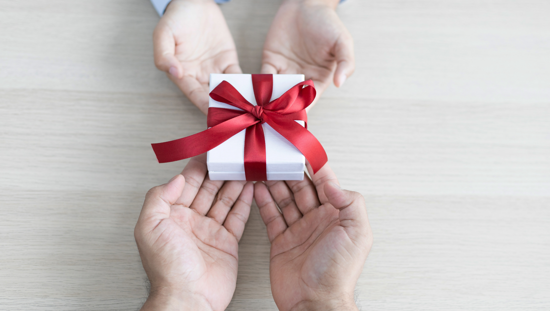 Top 10 Gifts to Pair with a Flower Bouquet in Thailand