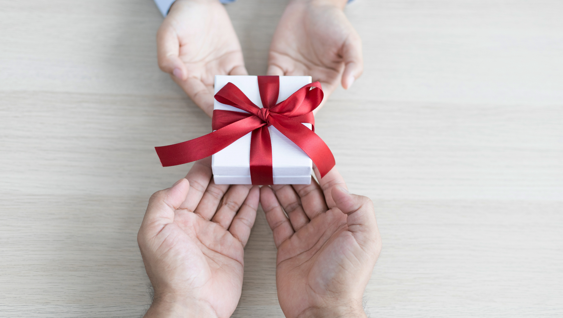 Top 10 Gifts to Pair with a Flower Bouquet in Thailand