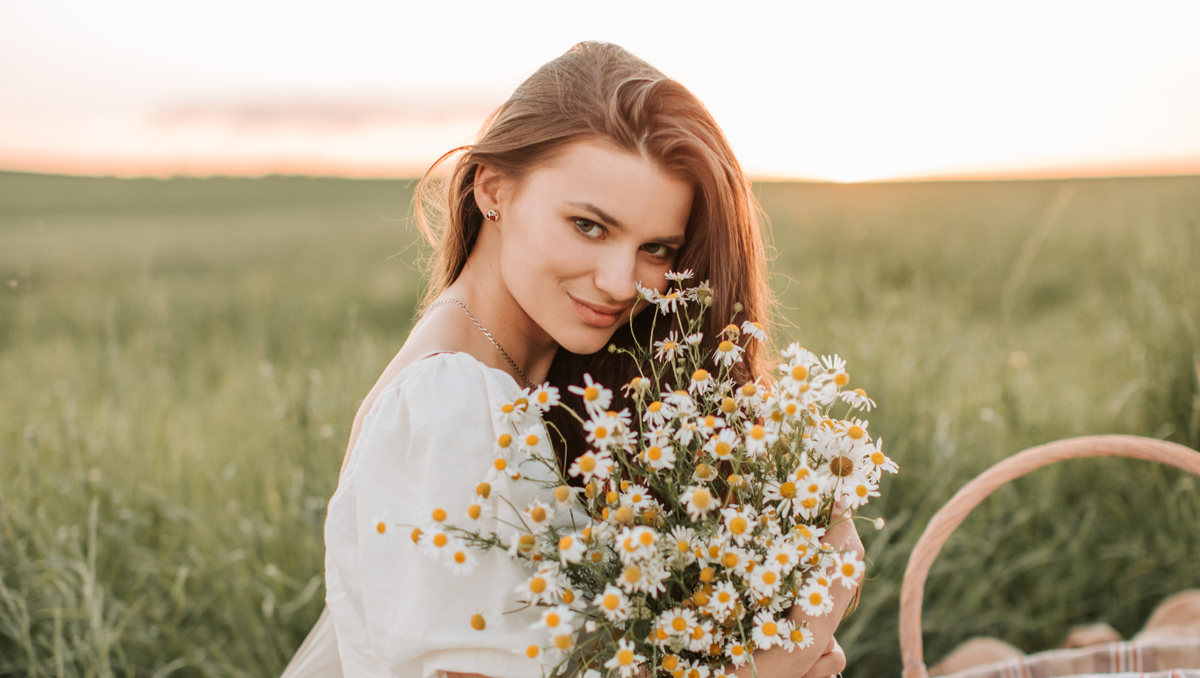 Why Does Giving Make Us Feel Good? The Psychology Behind Sending Flowers