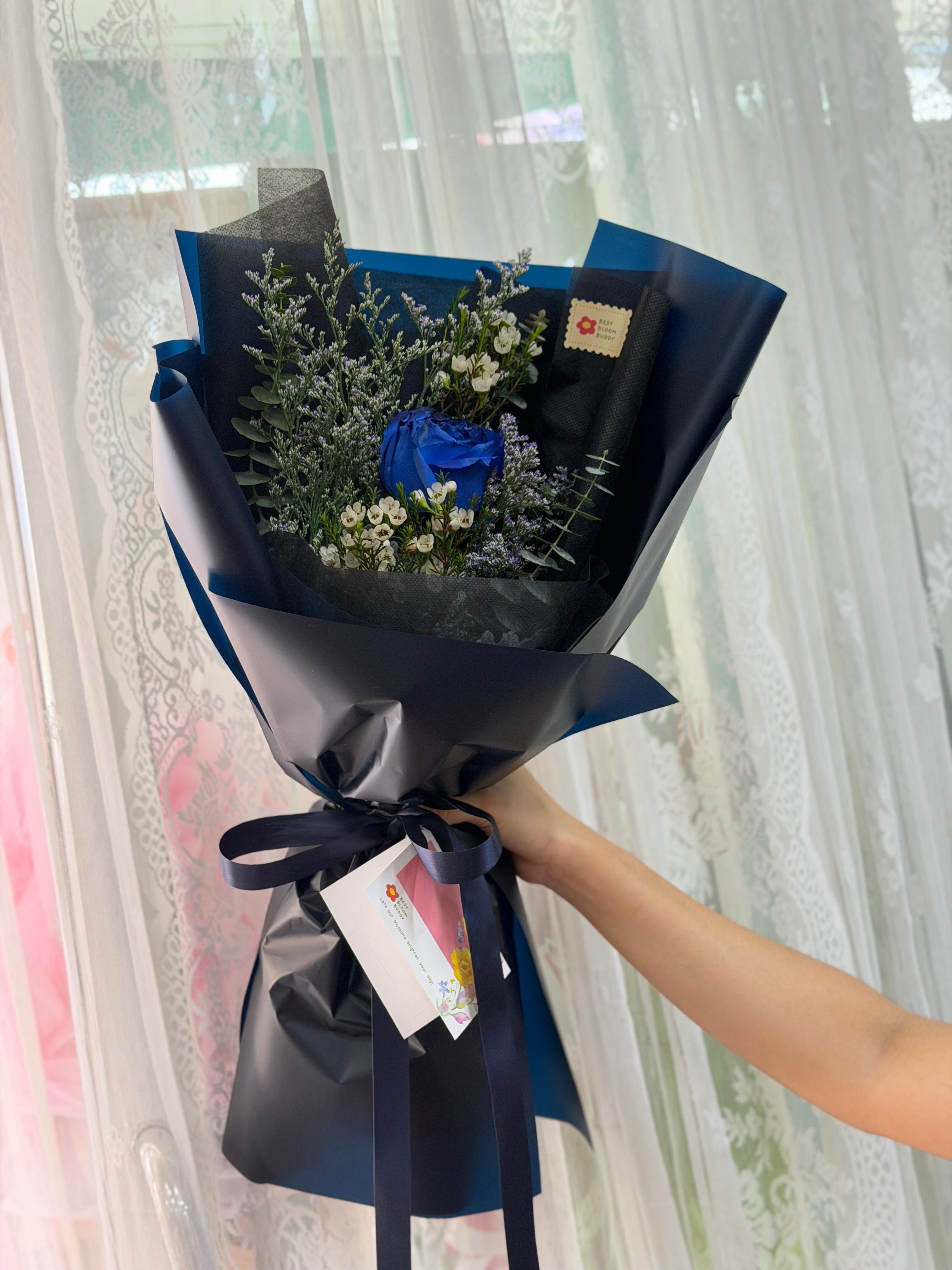 Blue Knight – Single Blue Rose Bouquet - BestBloomBuddy