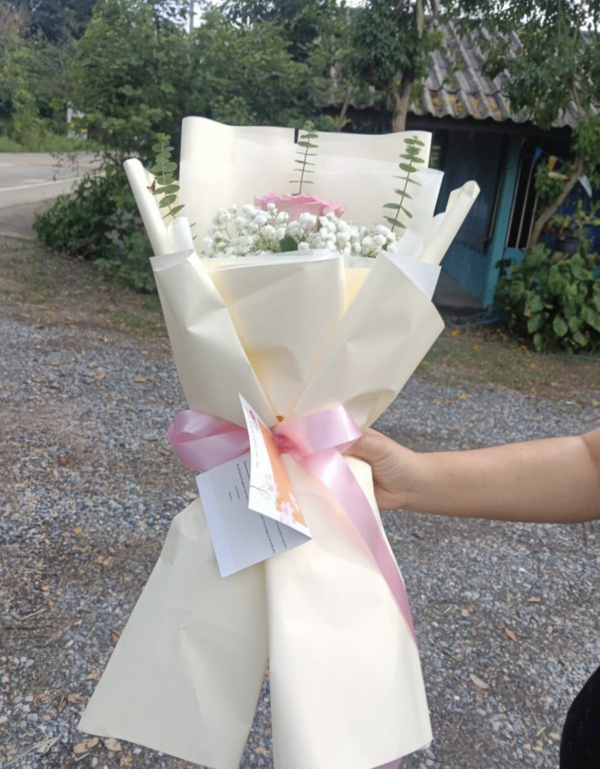 Single pink rose bouquet from BestBloomBuddy featuring a fresh, vibrant pink rose flower in a delicate floral arrangement.