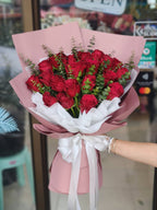 Sweet Cherry – 10 Red Roses Bouquet - BestBloomBuddy