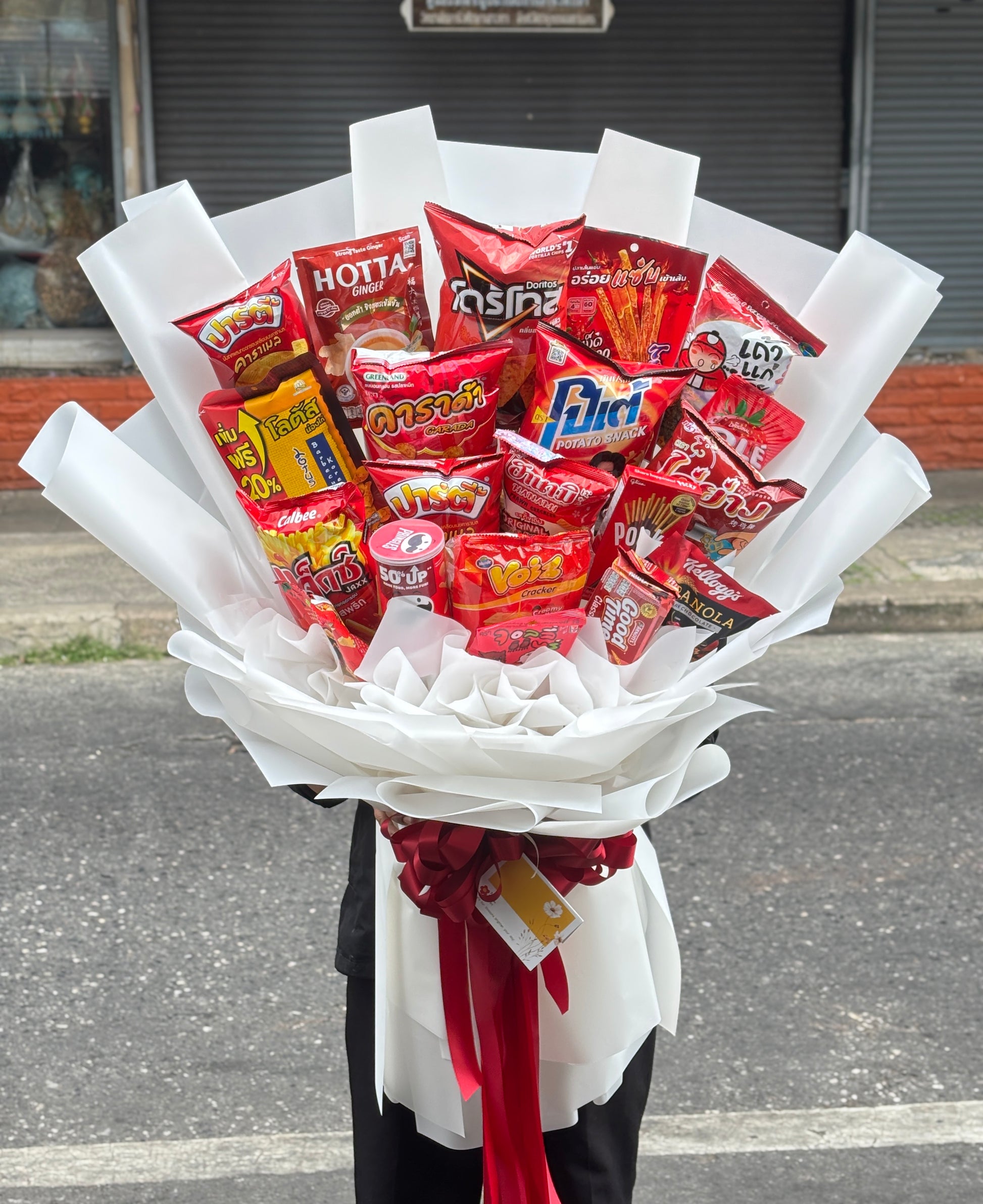 Snack Surprise – 20 Mixed Snack Bouquet - BestBloomBuddy