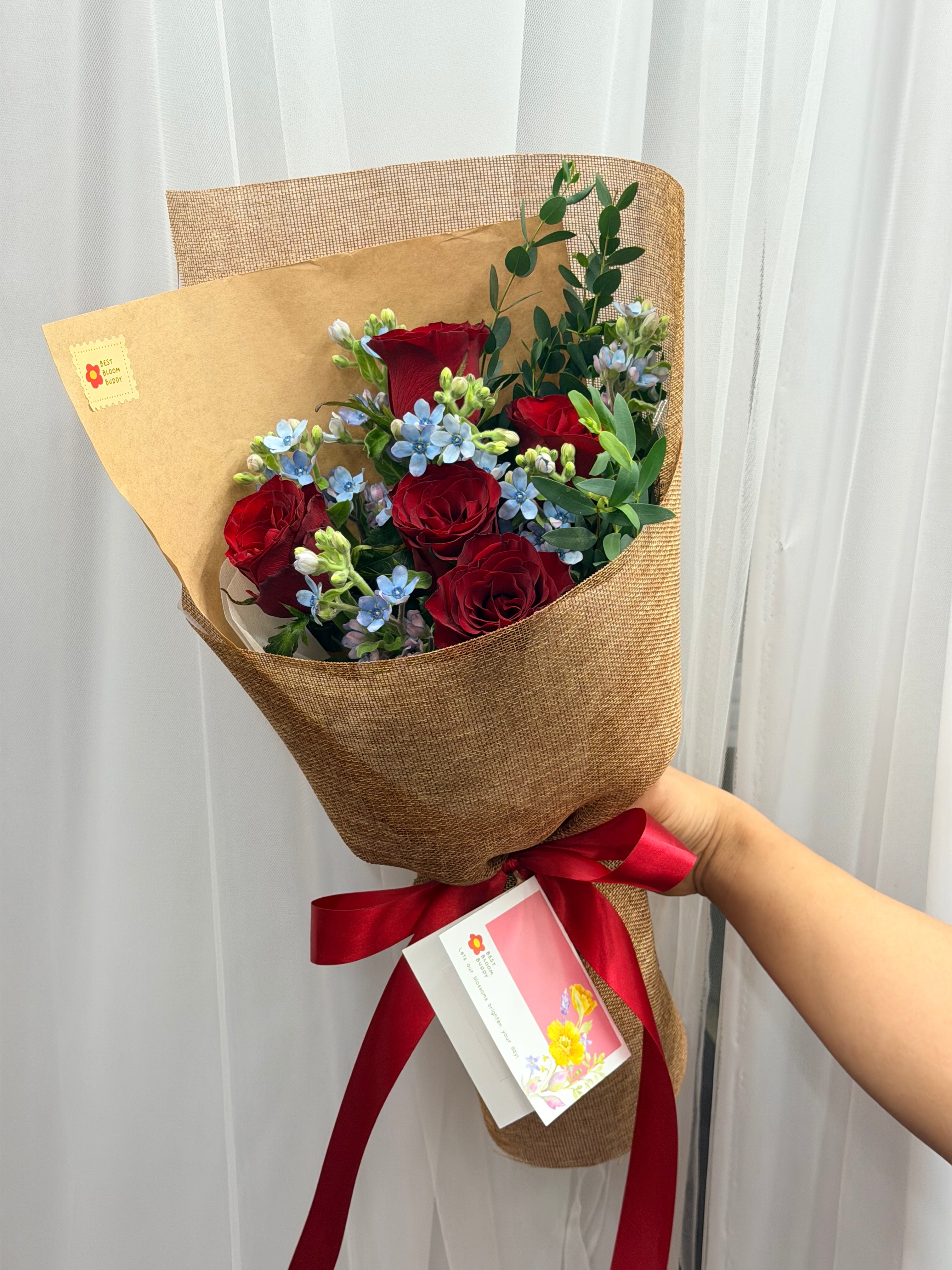 Crimson Sky – 5 Red Roses with Oxypetalum Flower Bouquet