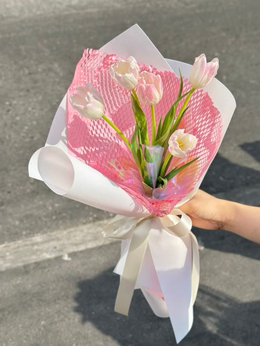 Pretty Baby – 5 Soft Pink Tulips Bouquet