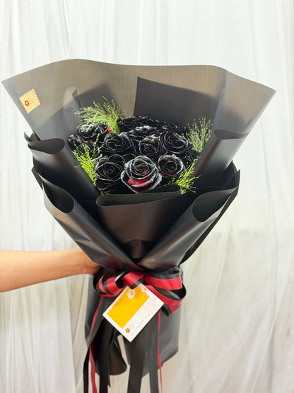 Mystic Love - 12 Black Roses Bouquet