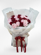 Love in Bloom – 30 Mixed Pink & Red Roses Bouquet - BestBloomBuddy