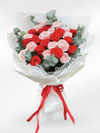30mixedredandpinkrosesbouquet - BestBloomBuddy
