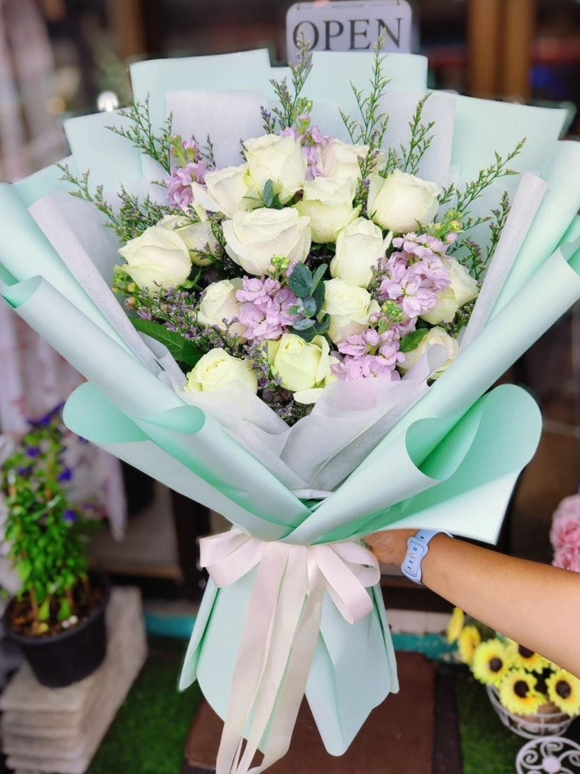 Love You To The Moon Mom - Mother's Day Flower - BestBloomBuddy