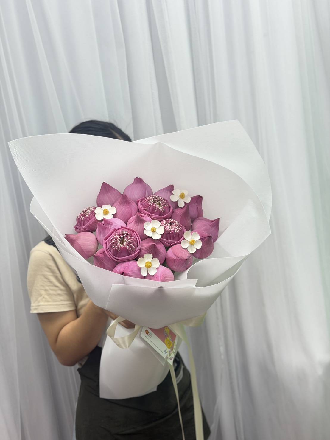 Pink Lotus bouquet featuring 20 vibrant lotus flowers from BestBloomBuddy, perfect for elegant floral decor.