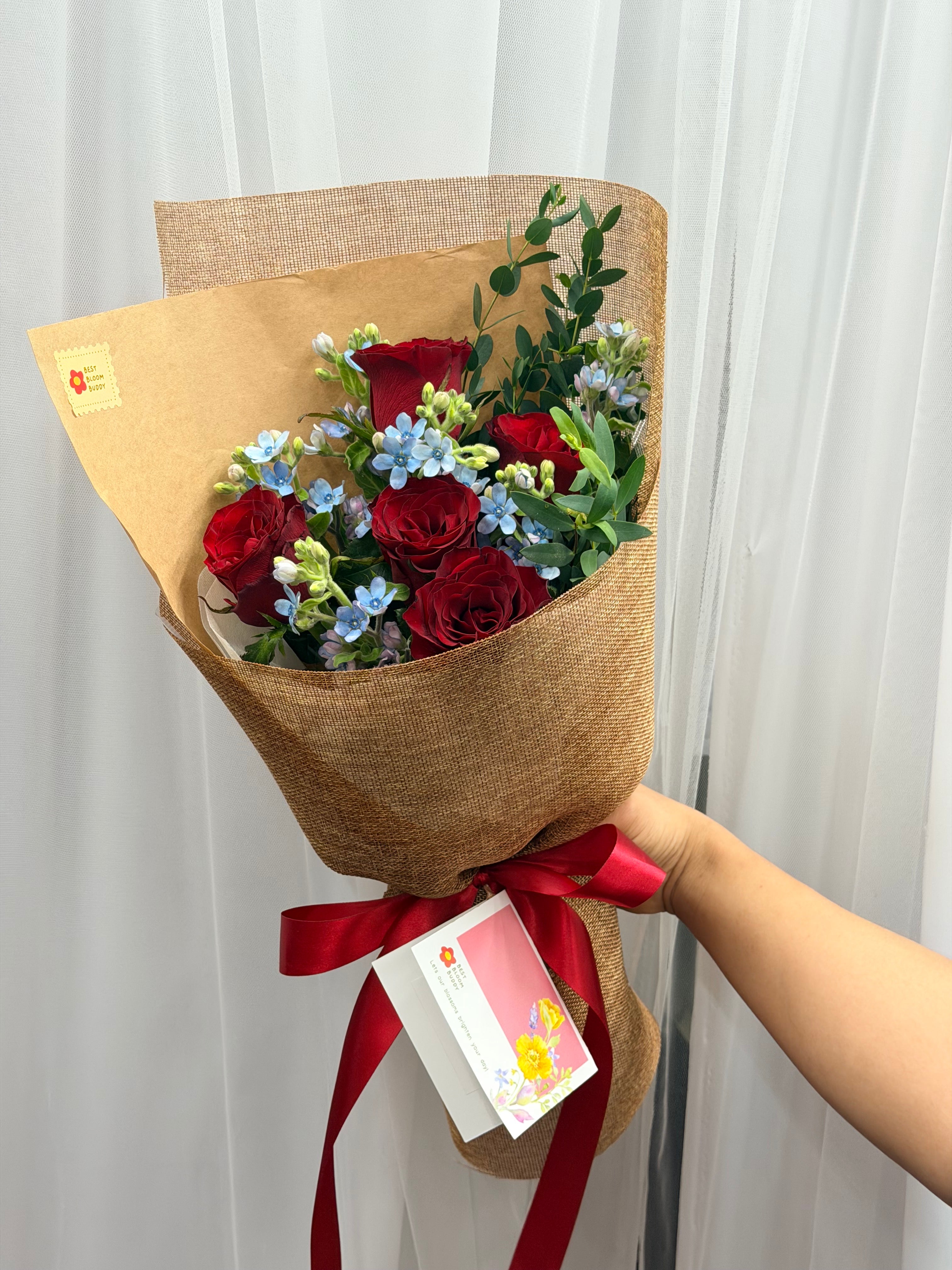 Crimson Sky – 5 Red Roses with Oxypetalum Flower Bouquet