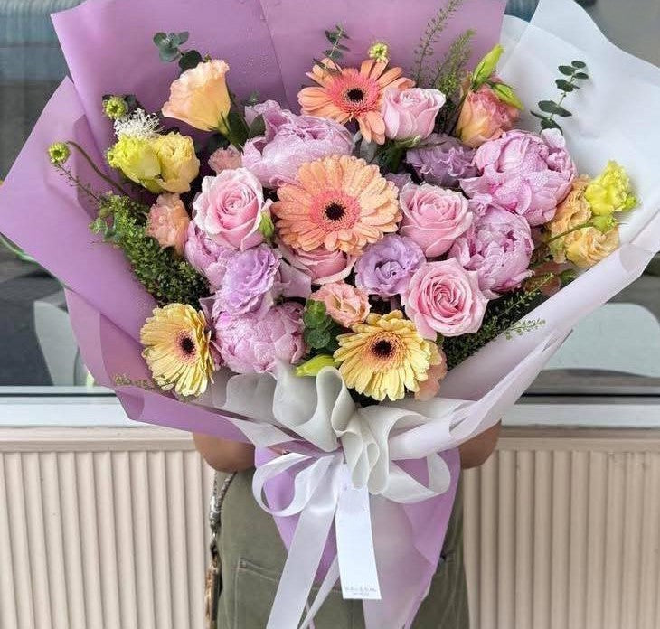 Vanilla Sky - Mixed Flower Bouquet