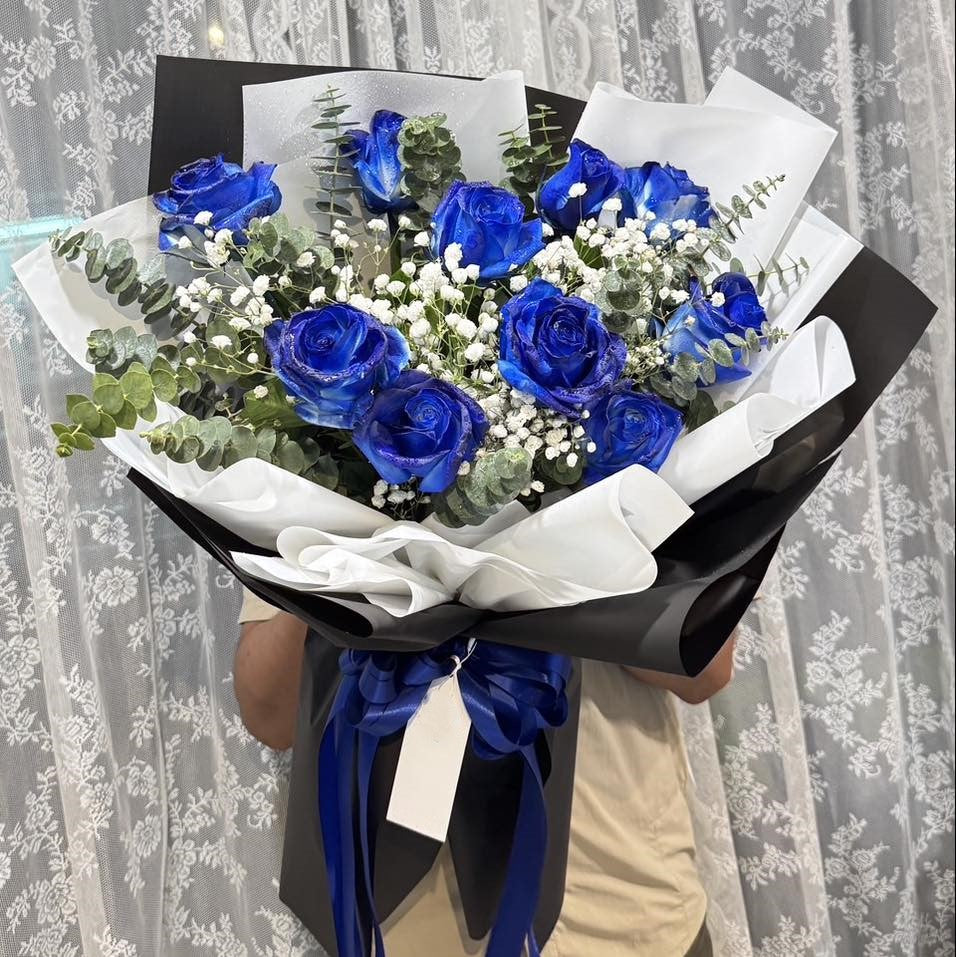 Love You More – 10 Blue Roses Bouquet