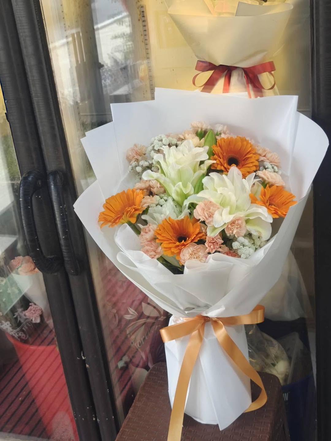 Morning Glow – Mixed Flower Bouquet