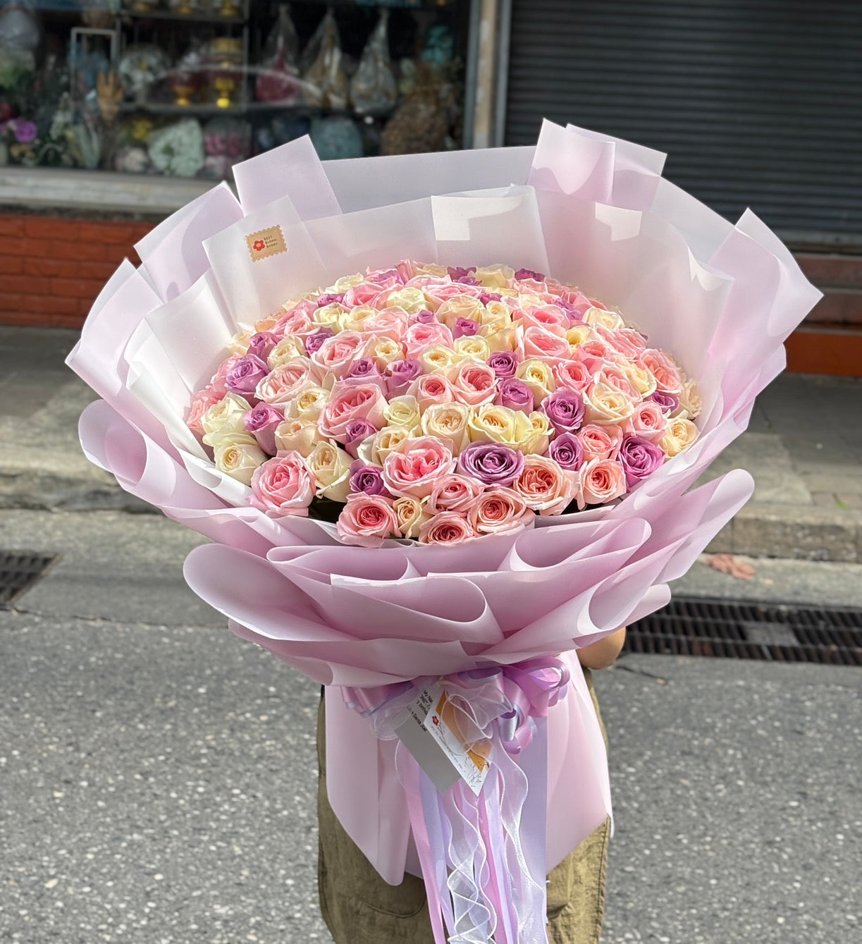 Pastel Darling – 100 Roses Bouquet