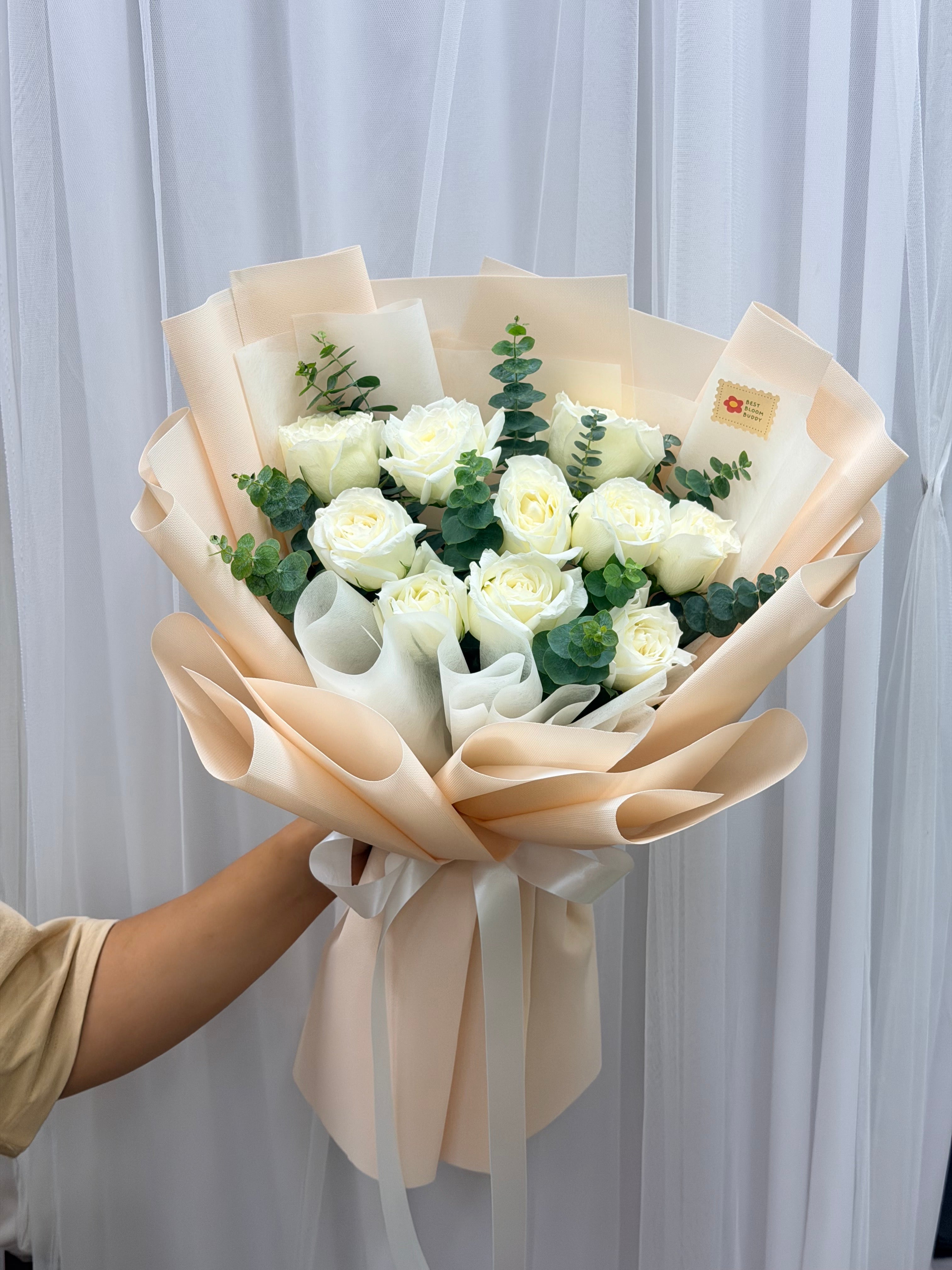 Adore - 10 White Roses Bouquet