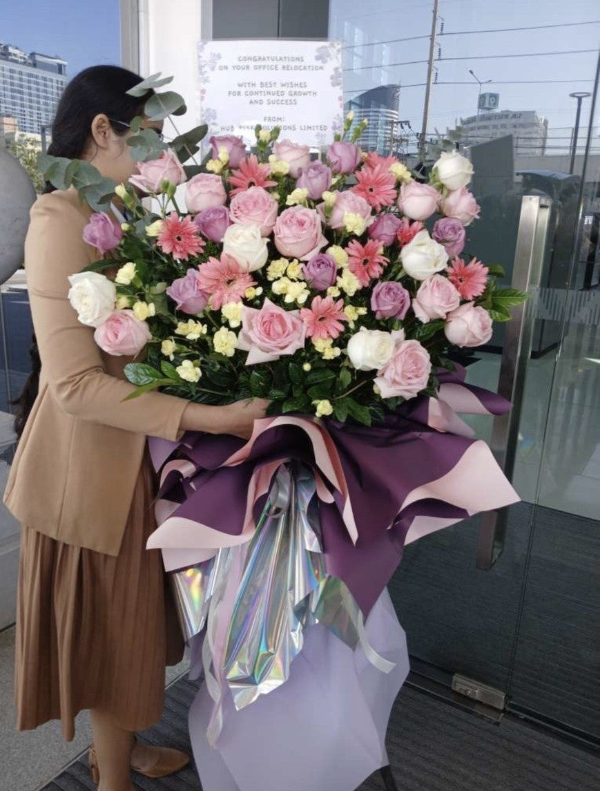 Royal Success – Grand Opening Flower Stand