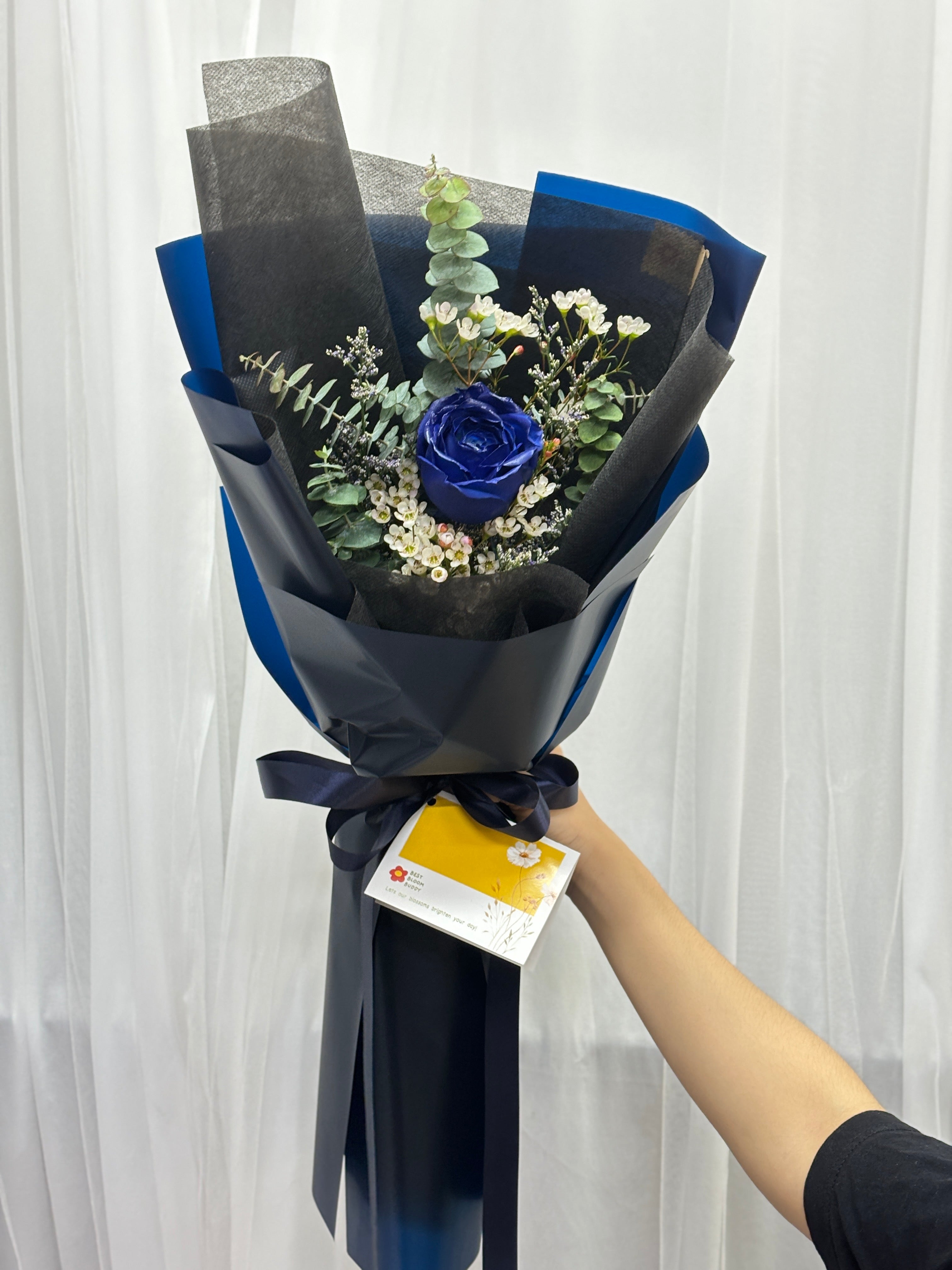 Blue Knight – Single Blue Rose Bouquet - BestBloomBuddy