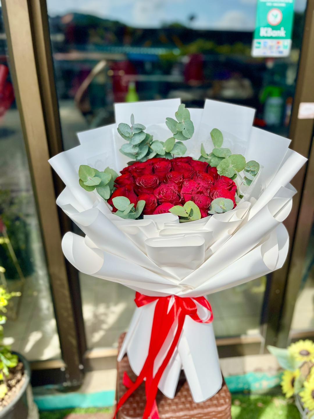 Timeless Romance - 30 Red Roses Bouquet - BestBloomBuddy
