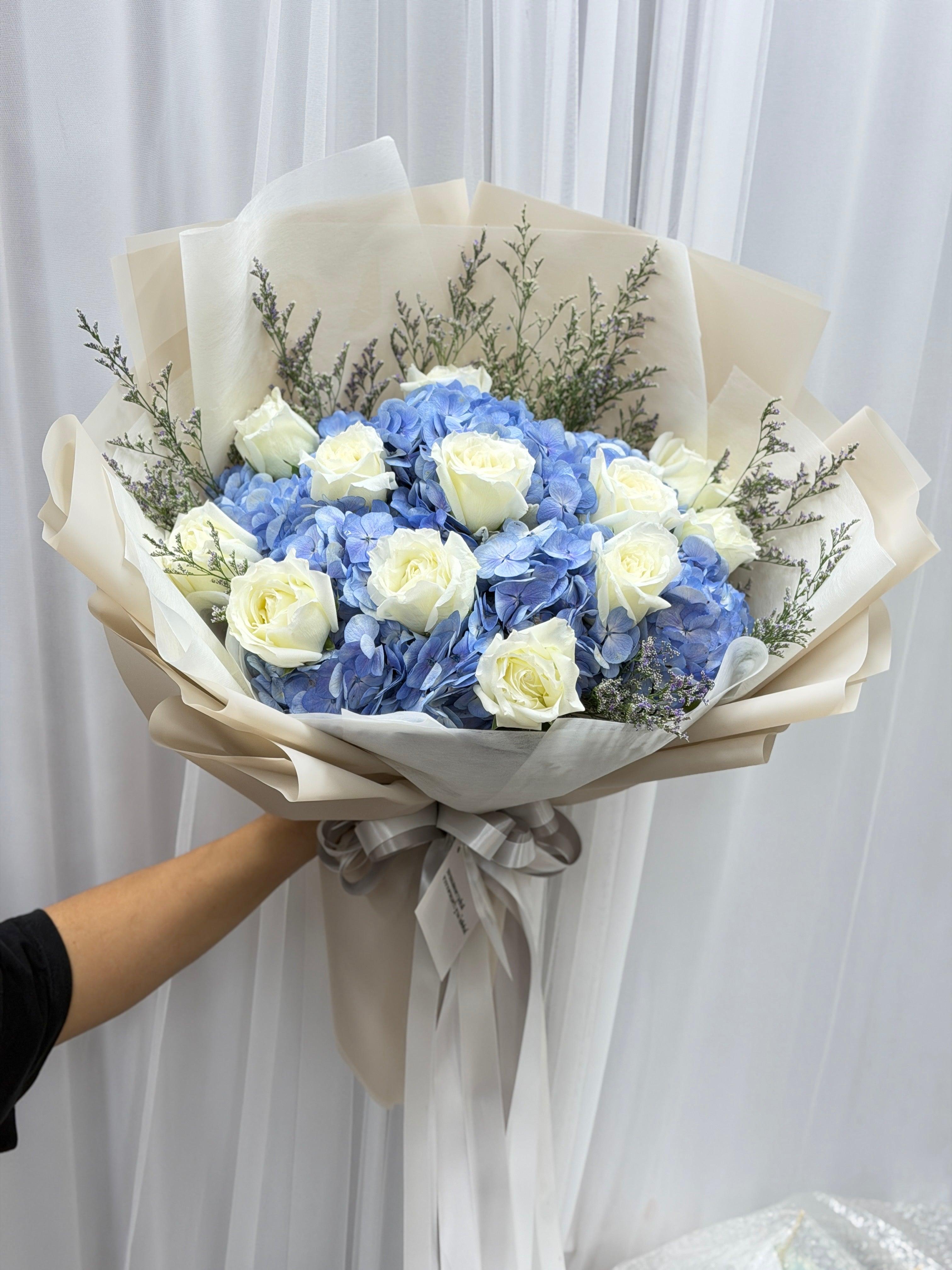 Flower_Bouquet_Blue_Hydrangea_with_White_Flower - BestBloomBuddy