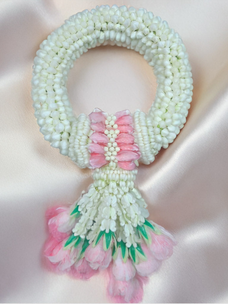 Tourmaline Blessing - Fresh Flower Garland (พวงมาลัยดอกไม้สด) - BestBloomBuddy