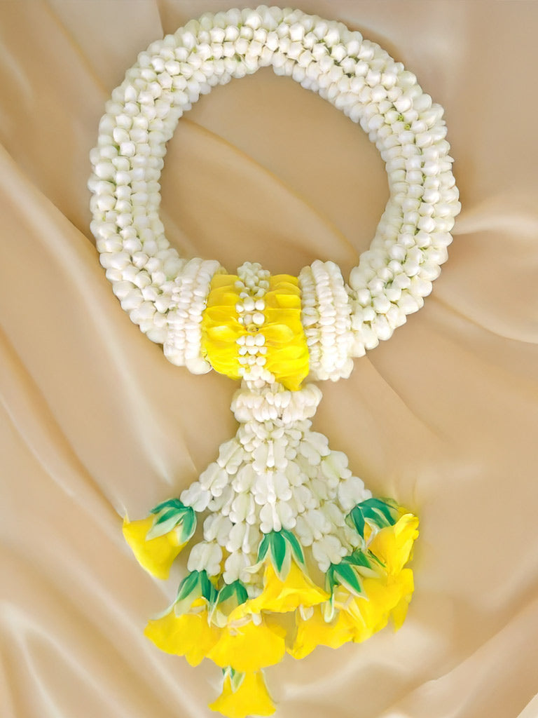 Topaz Blessing - Fresh Flower Garland (พวงมาลัยดอกไม้สด) - BestBloomBuddy