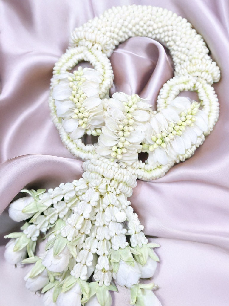 Gracious Blessing - Fresh Flower Garland (พวงมาลัยดอกไม้สด) - BestBloomBuddy